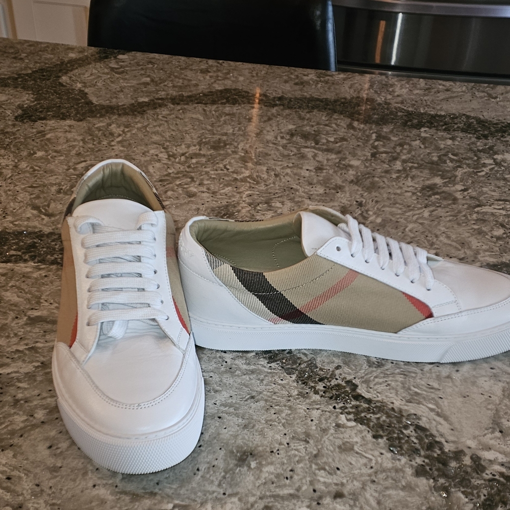 Burberry White and Beige Men's Sneakers with Red Accent